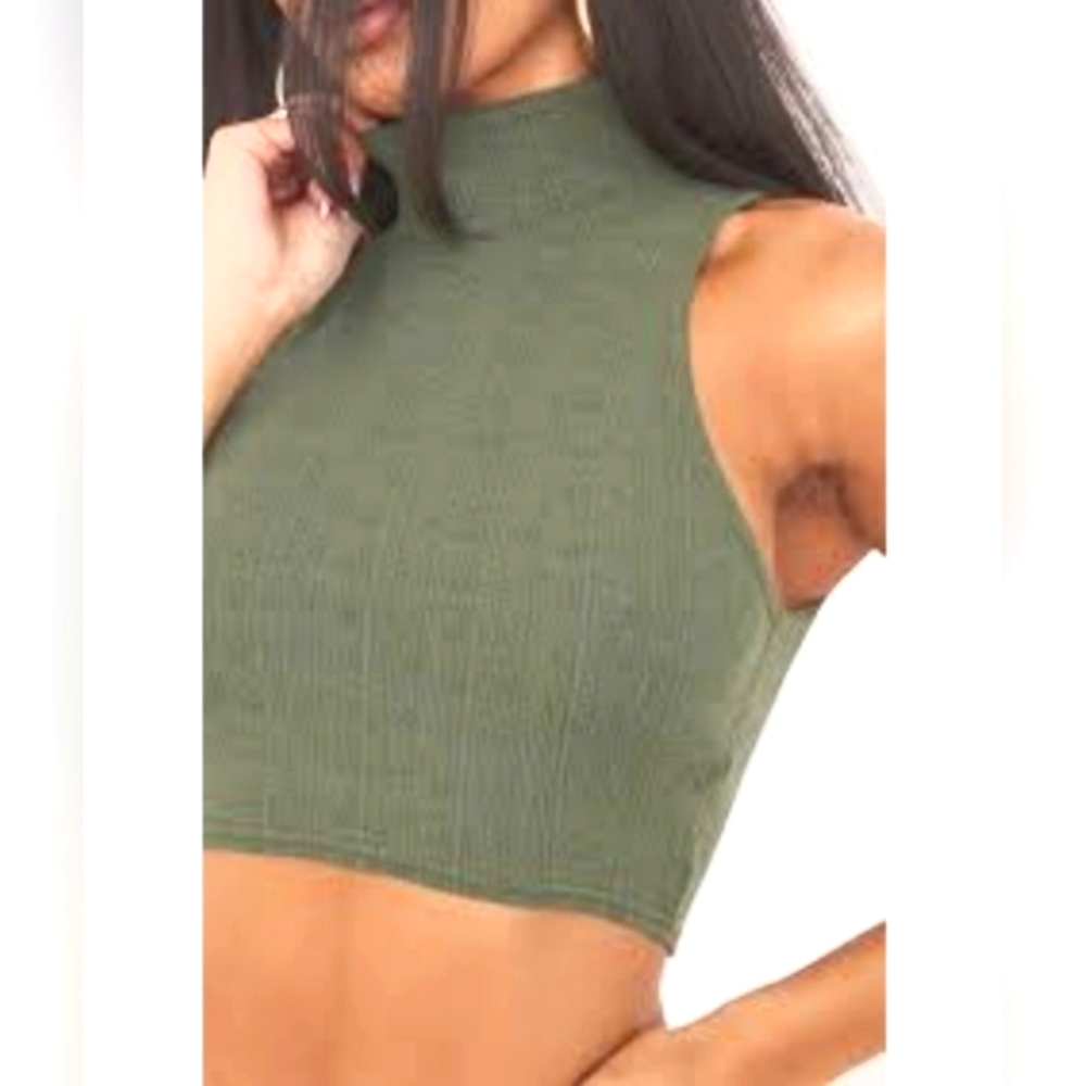 (S)💚Zara 💚Micro Ribbed Mockneck Crop Top💚 Ptp13"×L16"